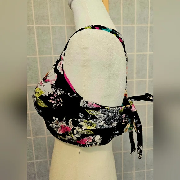 Torrid Floral Or Striped Reversible Bikini Top - Size 2 - Picture 2 of 6